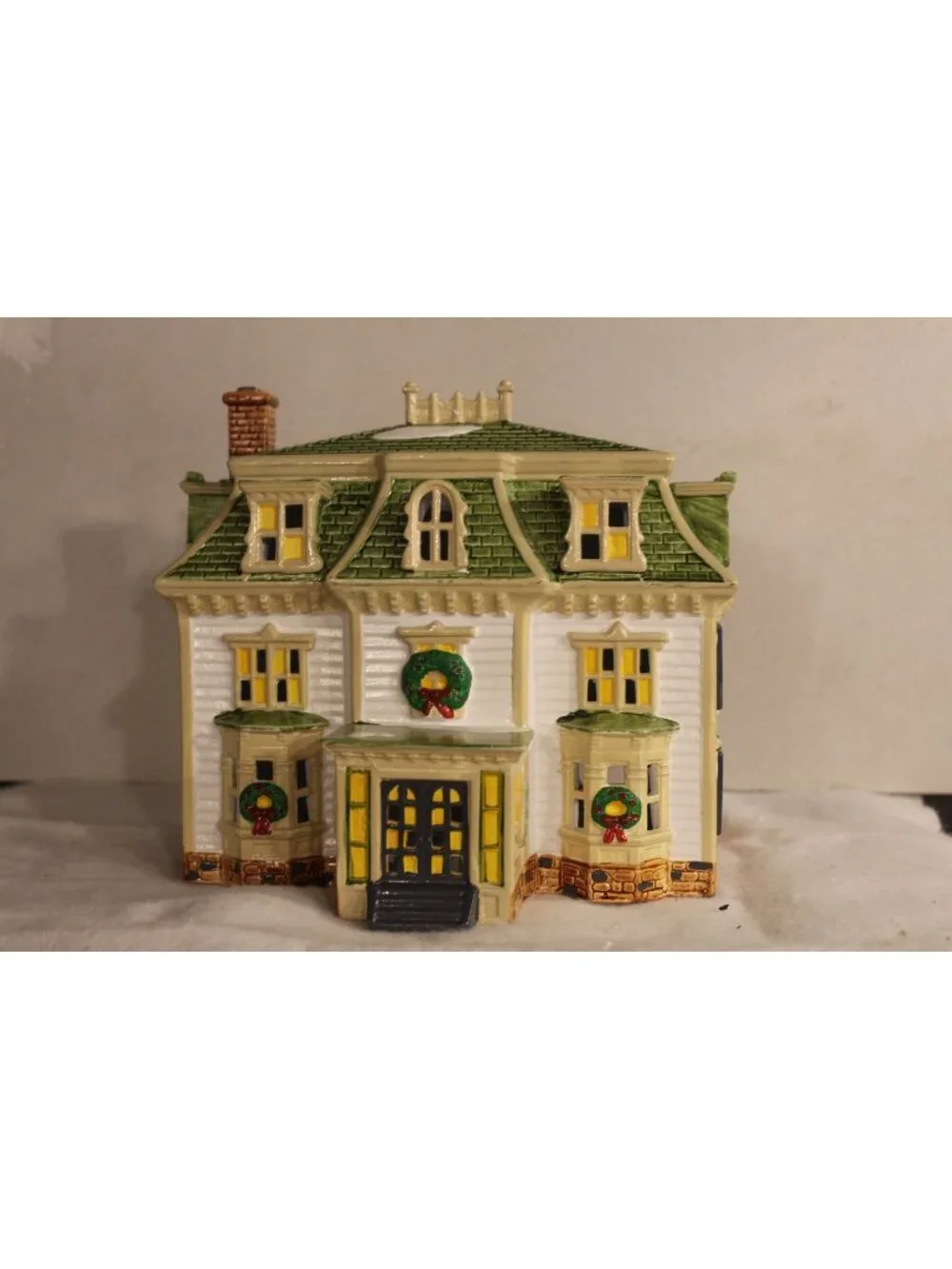 Dept 56 Snow Village - Maple Ridge Inn - Picture 1 of 5
